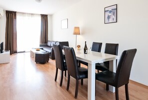 Appartement, 2 chambres, balcon, vue jardin | Salle à manger