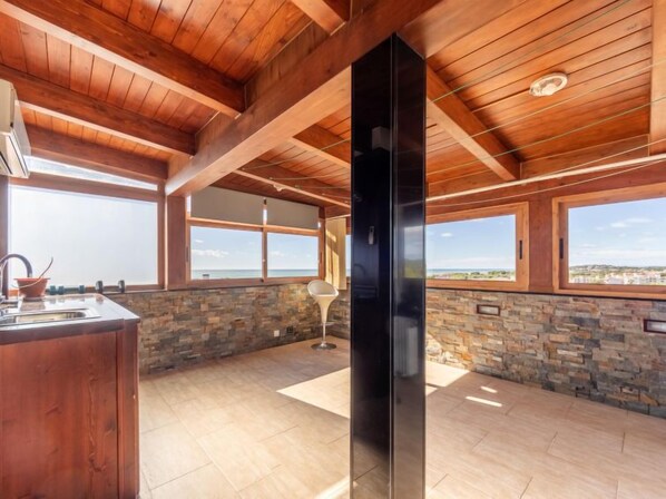 Réfrigérateur, micro-ondes, four, lave-vaisselle