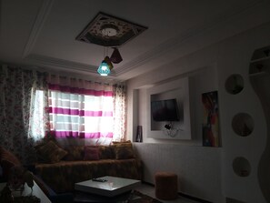 TV - Ryan Apartment 2 - Heart of Fes (Fes)