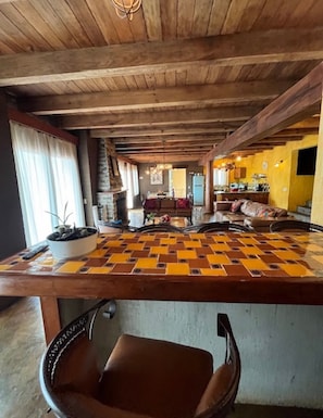 Huisje, 4 slaapkamers, balkon, uitzicht op tuin | Interieur