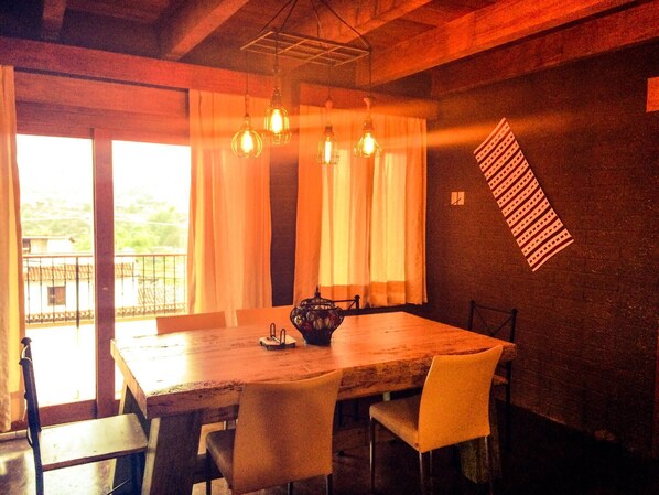 Cabin, 4 Bedrooms, Balcony, Garden View | Dining