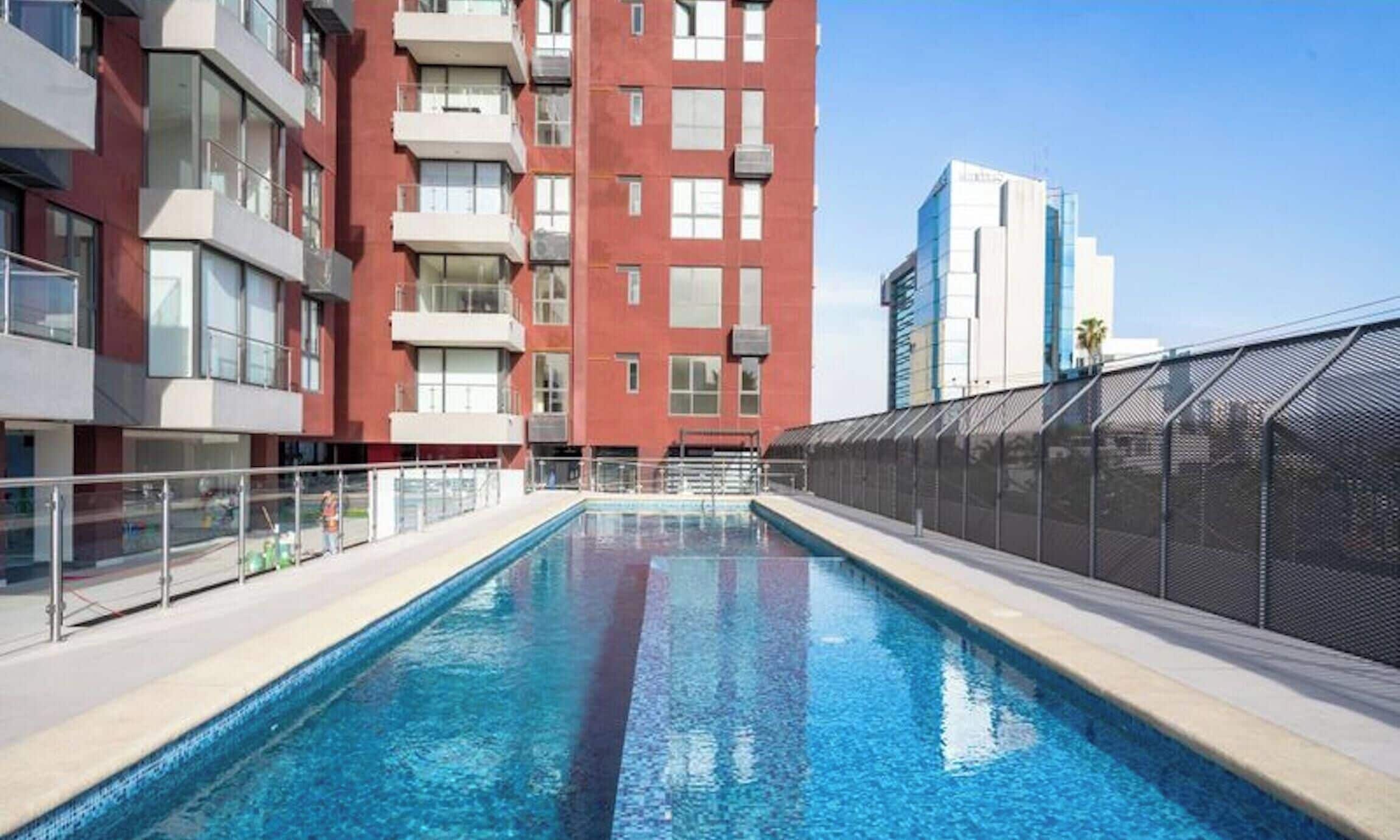 Departamento, 3 habitaciones, con acceso para personas discapacitadas, balcón | Alberca | Alberca al aire libre 