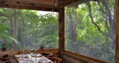 Licensed 2 Bedroom Cabin Close to San Ignacio, Local Dining, and Adventure Tours