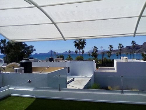 Big House Pool Grill, 4 Bedrooms 12 ppl AC Ocean View TV Wifi