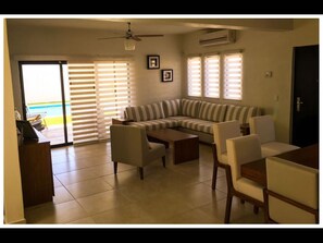 House, 4 Bedrooms, Accessible, Private Pool | Lounge
