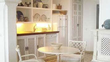 Apartment, 2 Bedrooms, Smoking, Private Pool | Dining