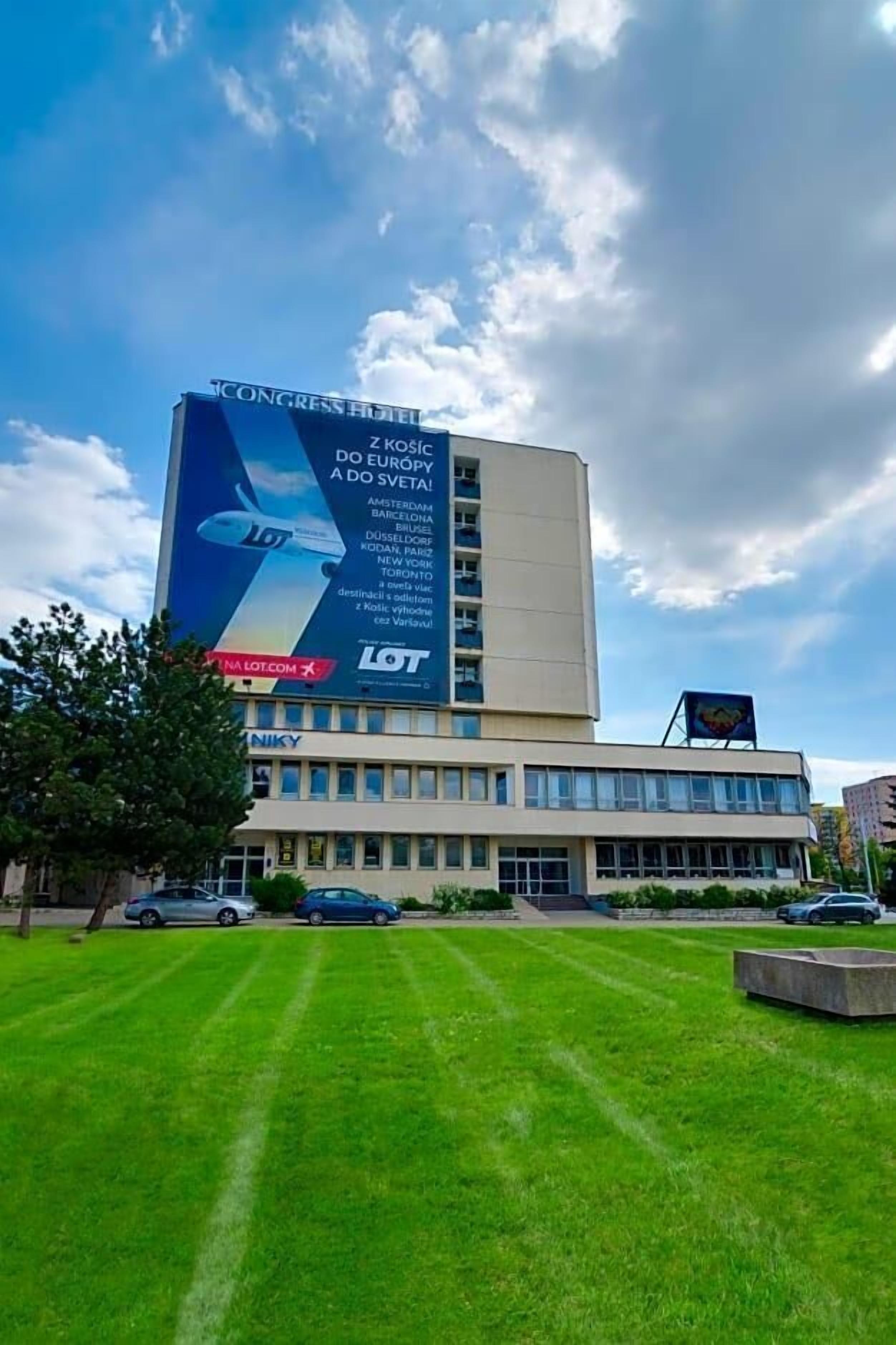 المنشأة من الخارج