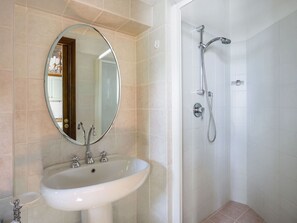 Bathroom - Nice apartment in villa for 3 people with WIFI, pool, TV and patio (Castelfranco Di Sopra)
