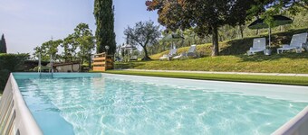 Precioso apartamento en villa para 3 personas con piscina, WIFI, TV y patio