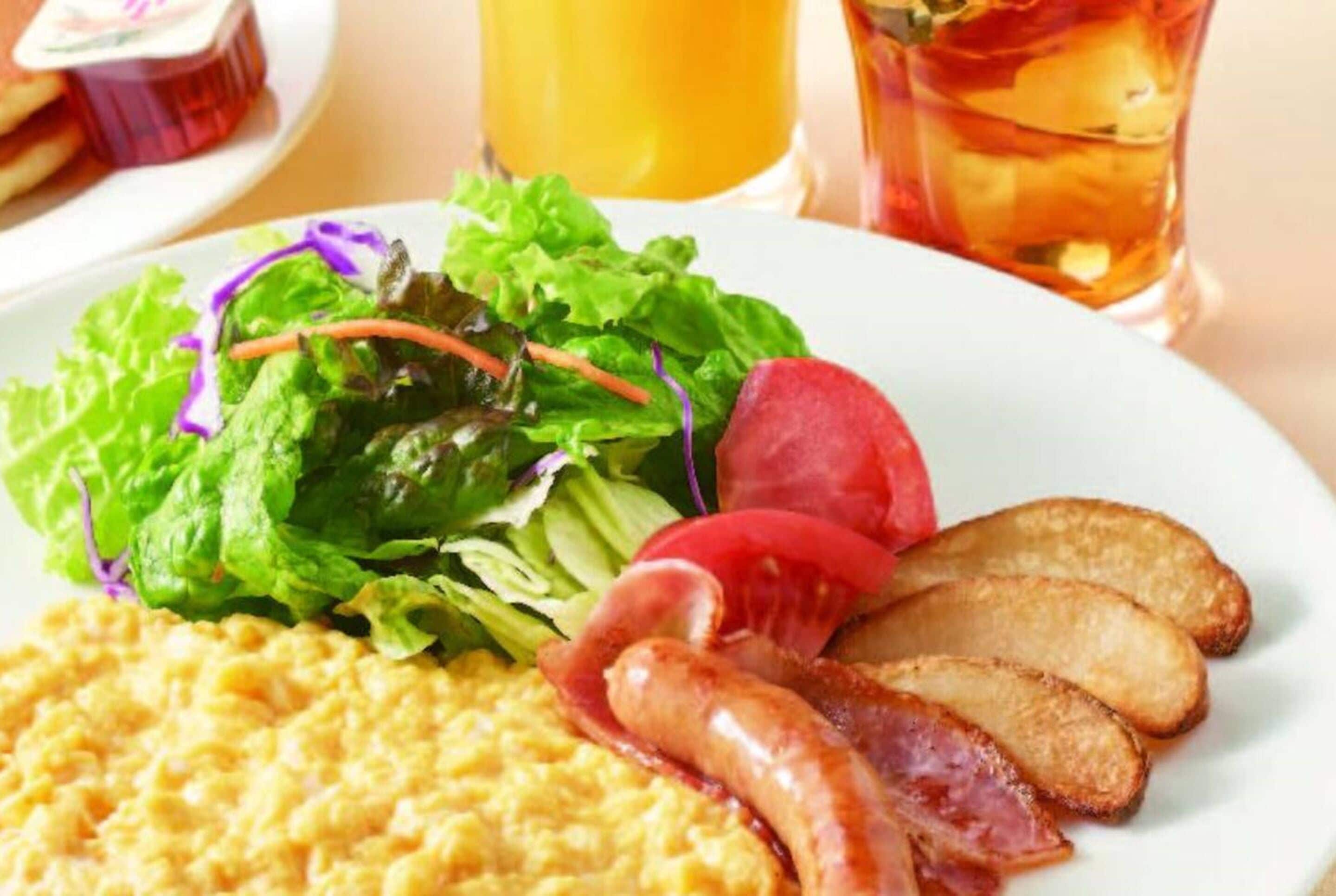 Daily cooked-to-order breakfast for a fee