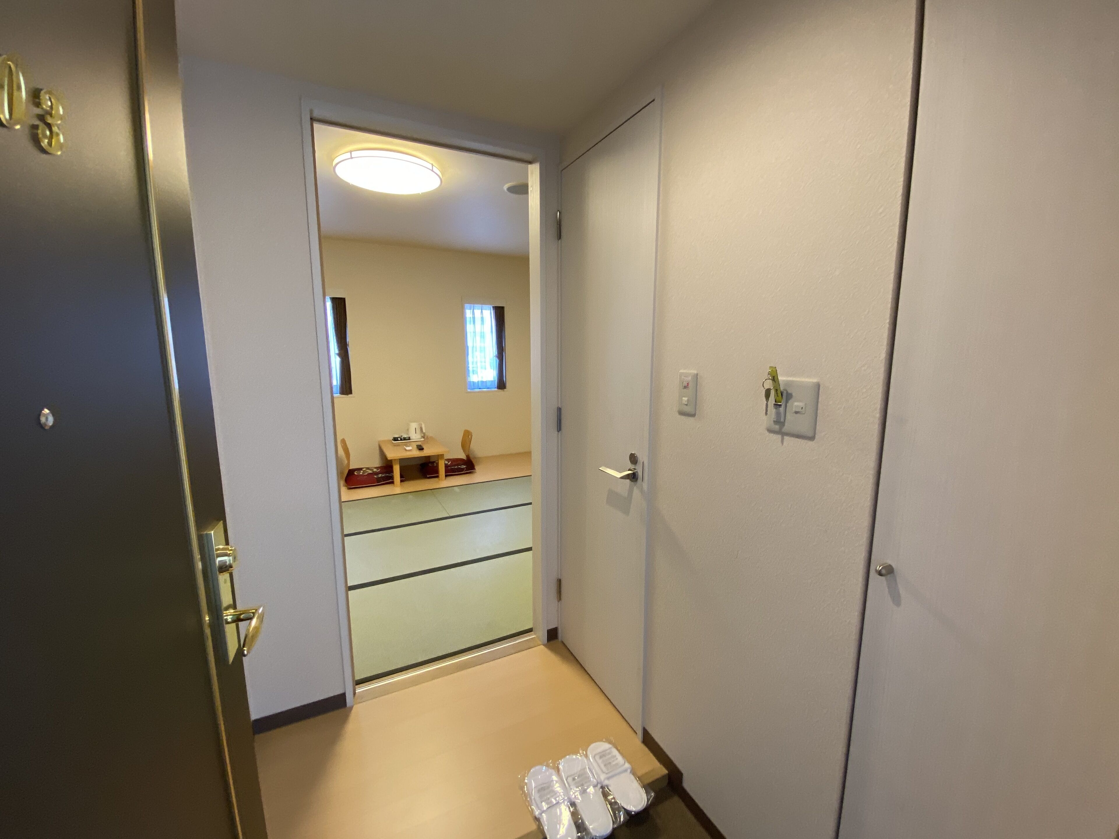 واي فاي مجانًا وملاءات أسرّة