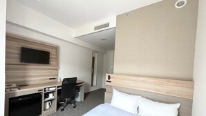A hotel room with a bed, a desk, a chair, a TV, and a door. - Smile Hotel Kitaasaka (Asaka)