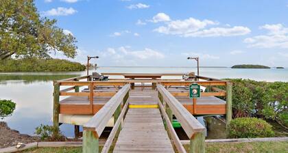 Tierra Verde Waterfront Condo Near Fort De Soto w/ Pool 2 Bedroom