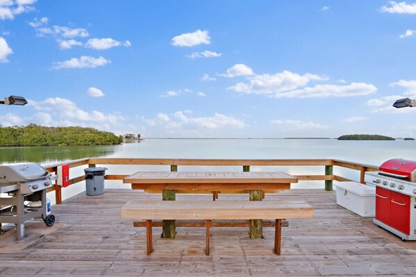 Outdoor dining - Tierra Verde Waterfront Condo Near Fort De Soto w/ Pool 2 Bedroom (St. Pete Beach/Tierra Verde)