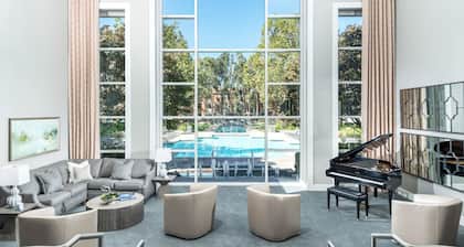 Bright Santa Clara 1BR w/ Parking, W/D, walk to Groceries, by Blueground