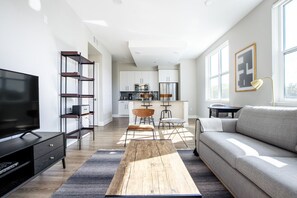 TV, stereo - Central San Carlos 1BR w/ Gym, Pool, walk to Train & Shops, by Blueground (San Carlos)