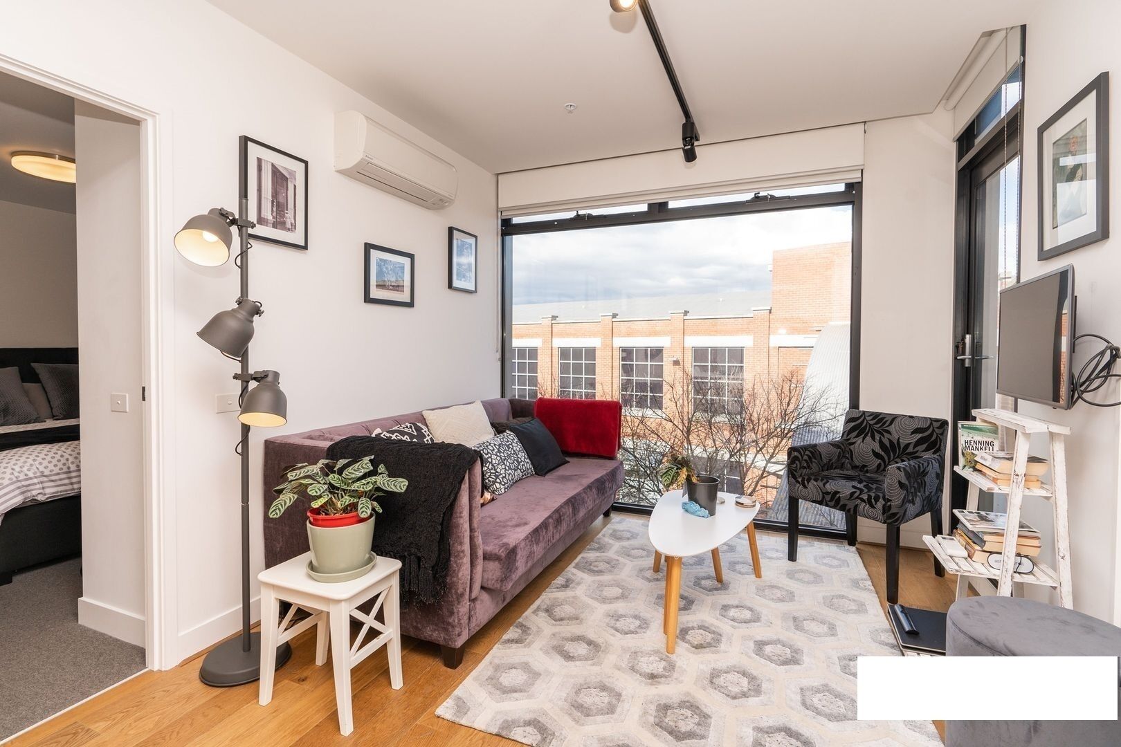 Bright stylish inner-city apartment by the river