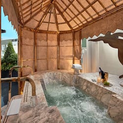 Grand Suite (Opera) | Deep soaking bathtub