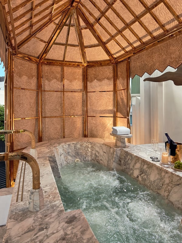 Grand Suite (Opera) | Deep soaking bathtub