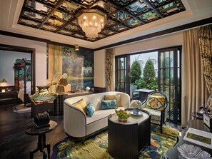 Royal Opera Suite | 起居区 | 65-英寸LED 电视（配备卫星频道）、电视、iPad