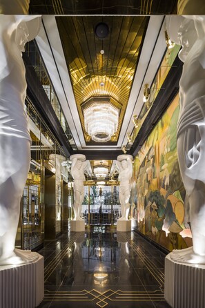 3 restauranter, frokost, lunsj og middag serveres, internasjonale retter