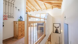 A wooden staircase with a glass railing leading to a balcony. - Detached holiday home in centre of Mittersill (Mittersill)