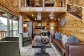 Älytelevisio, takka, videopelejä, pöytäjalkapallopöytä