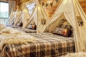 9 bedrooms, iron/ironing board, travel crib, free WiFi - TWO Cabins! Themed Bunk Rooms for The Kids, Family Friendly, Hot Tubs, Mtn Views (Sevierville)