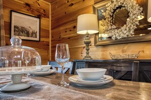 Dining - TWO Cabins! Themed Bunk Rooms for The Kids, Family Friendly, Hot Tubs, Mtn Views (Sevierville)