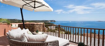 Luxurious apartment "Piccolo Pevero retreat" with sea view, balcony and terrace