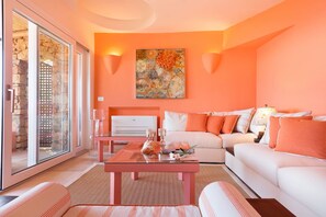 TV - Luxurious apartment "Piccolo Pevero retreat" with sea view, balcony and terrace (Porto Cervo)