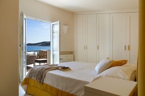 3 bedrooms, iron/ironing board, free WiFi, bed sheets - Luxurious apartment "Piccolo Pevero retreat" with sea view, balcony and terrace (Porto Cervo)