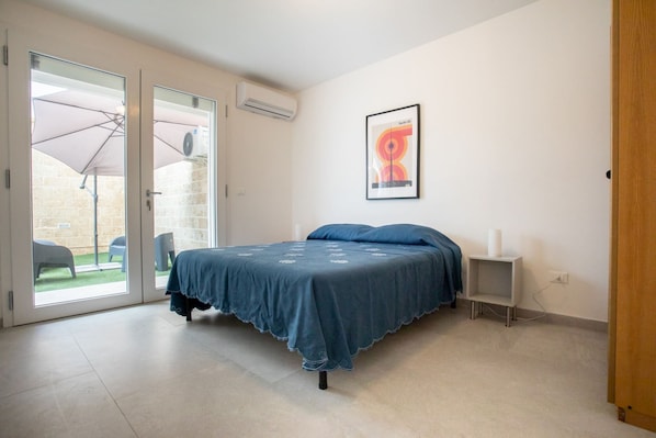 2 bedrooms, iron/ironing board, WiFi