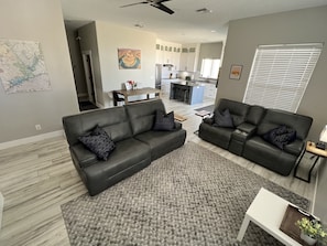 Smart TV, video library - Lake View Modern House with Beautiful Sunsets! (Page)
