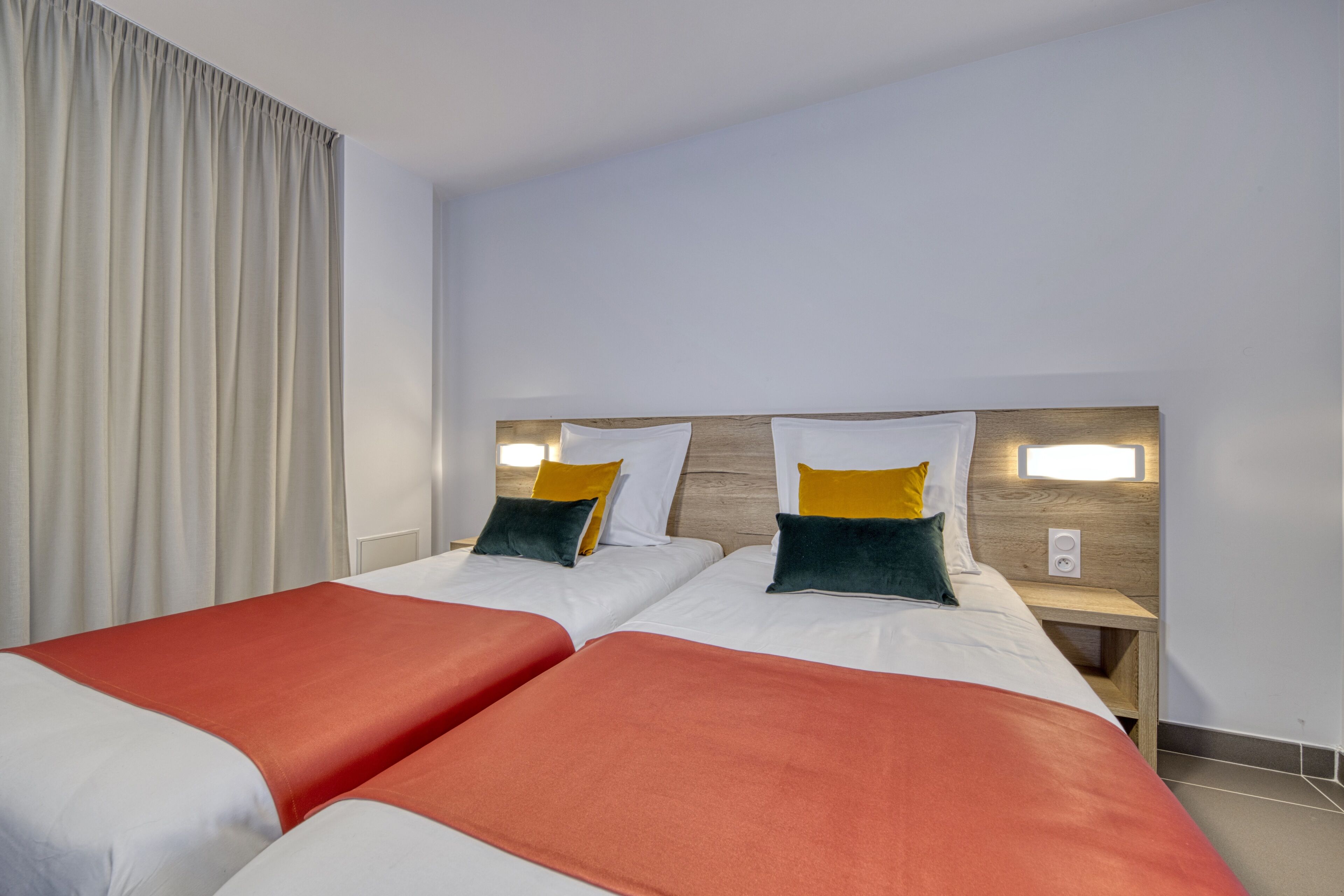 family room | 2 bedrooms, premium bedding, soundproofing, free wifi