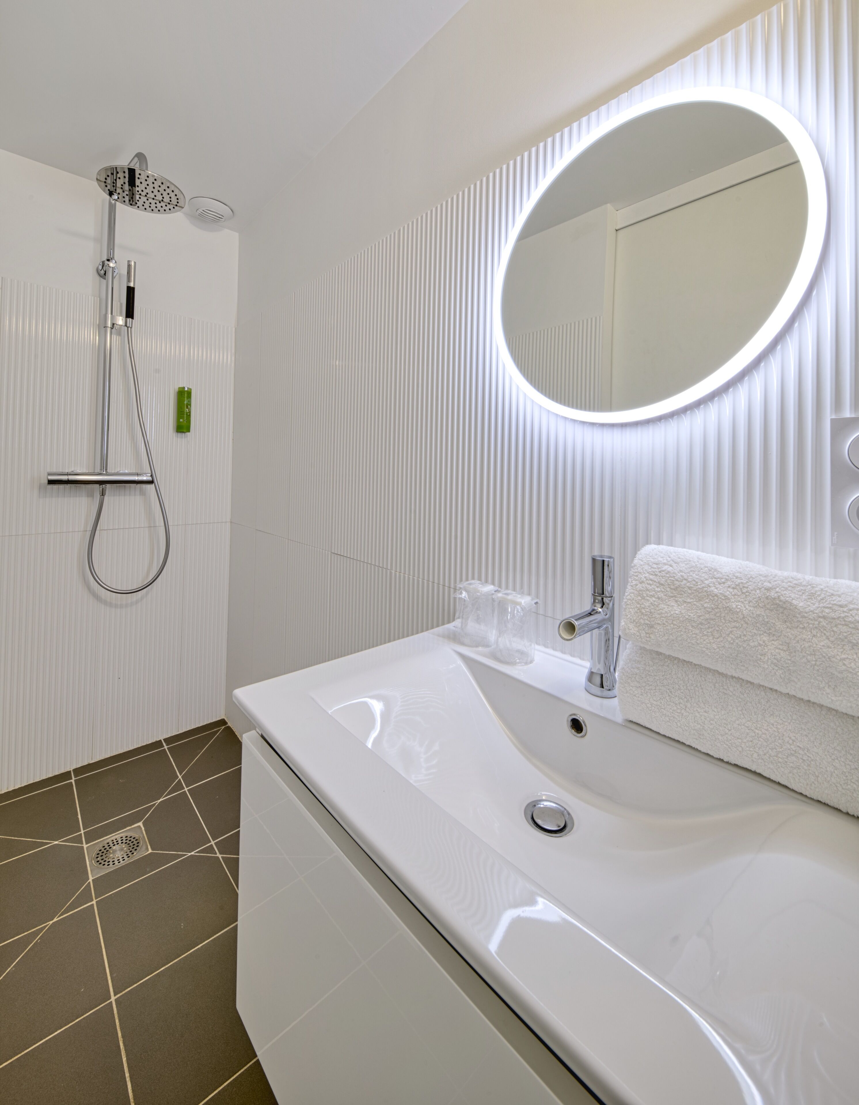 comfort double room | bathroom | shower, rainfall showerhead, free toiletries, hair dryer