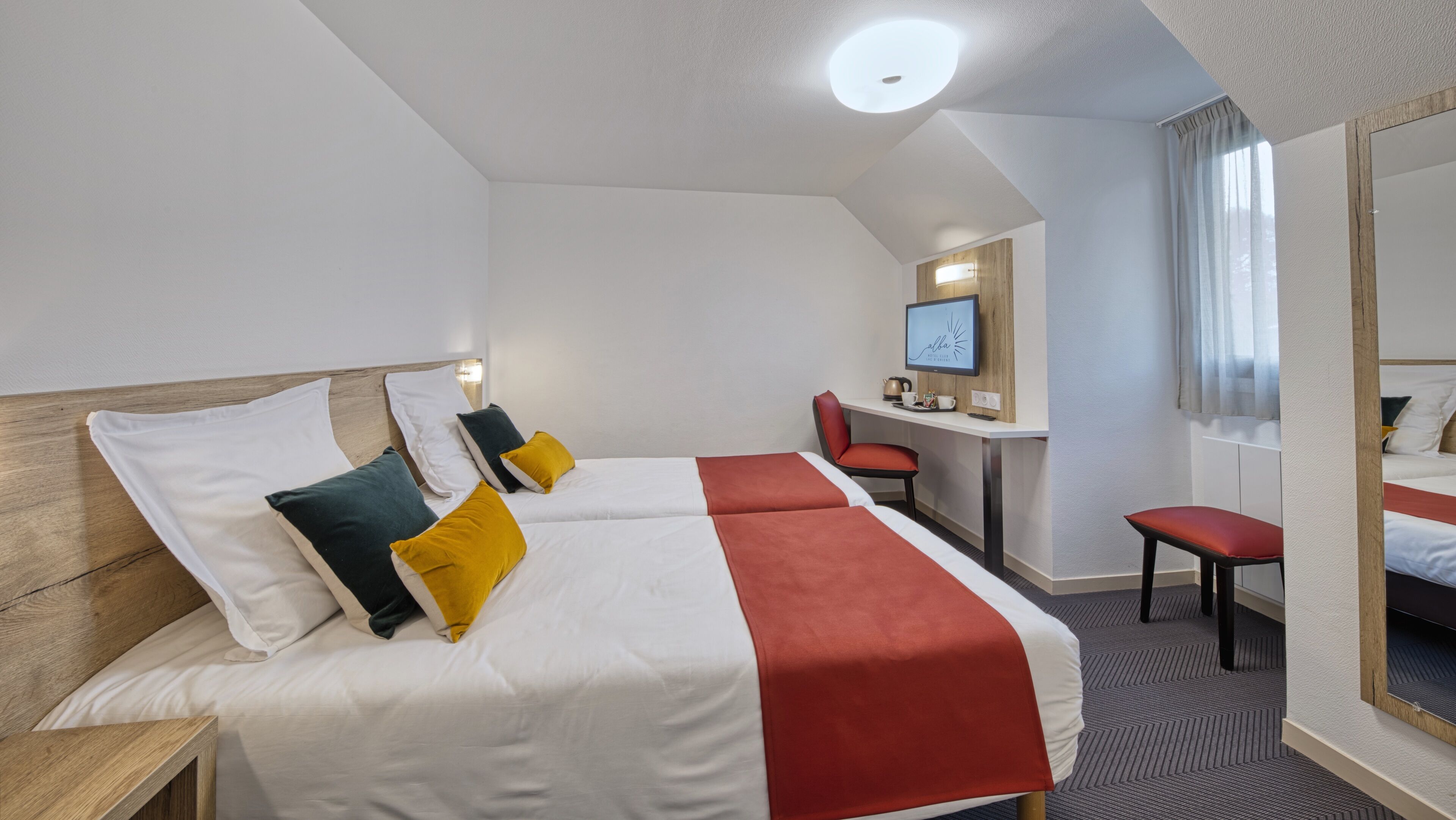 family room | 2 bedrooms, premium bedding, soundproofing, free wifi