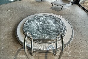 Indoor spa tub