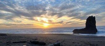 Hot & Cold Tubs Sauna Walk to Beach Dog Friendly EV Charger 