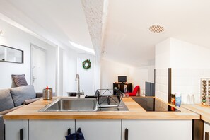 Fridge, microwave, stovetop, coffee/tea maker - Le Cocon - Quiet & cozy studio downtown (Toulouse)