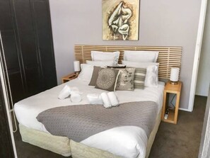 Comfort Townhome | 4 bedrooms, individually decorated, individually furnished, desk - Fernbrook Escape Secluded and Serene (Cockatoo)