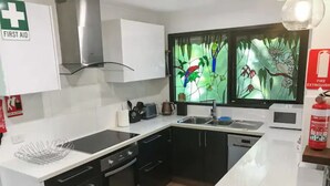 Nhà liên kế tiện nghi đơn giản | Bếp riêng | Tủ lạnh, lò vi sóng, lò nướng, bếp nấu 