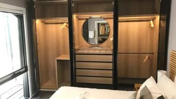 Comfort Townhome | 4 bedrooms, individually decorated, individually furnished, desk