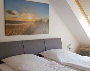 2 Schlafzimmer, Reisekinderbett, WLAN, Bettwäsche