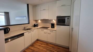 Fridge, microwave, dishwasher, coffee/tea maker