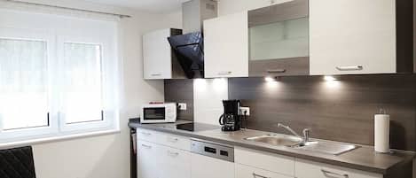 Frigorifero, microonde, forno, lavastoviglie