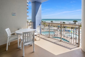 Outdoor dining - Oceanfront luxury condo w/pools, lazy river, fitness center, sky deck and more (North Myrtle Beach)
