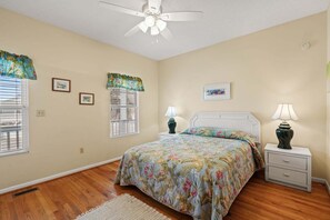 7 bedrooms, WiFi, bed sheets - Luxurious oceanfront home with private pool, putting green, private beach access and more (North Myrtle Beach)