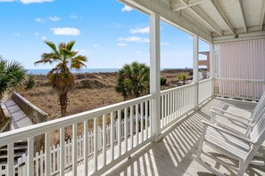 Property grounds - Luxurious oceanfront home with private pool, putting green, private beach access and more (North Myrtle Beach)