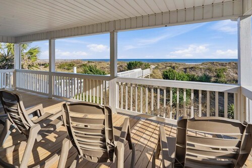 Immaculate Oceanfront Home - Completely Renovated, Private Pool, Game Room - in Ocean Drive